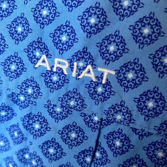 LIKE NEW ARIAT LONG SLEEVE SHIRT. Size L. Blue. EXCELLENT CONDITION. - Picture 9 of 12